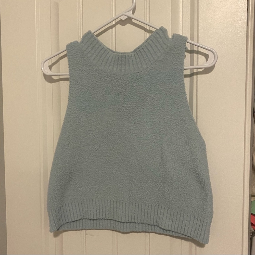 BABY BLUE CROPPED SWEATER VEST